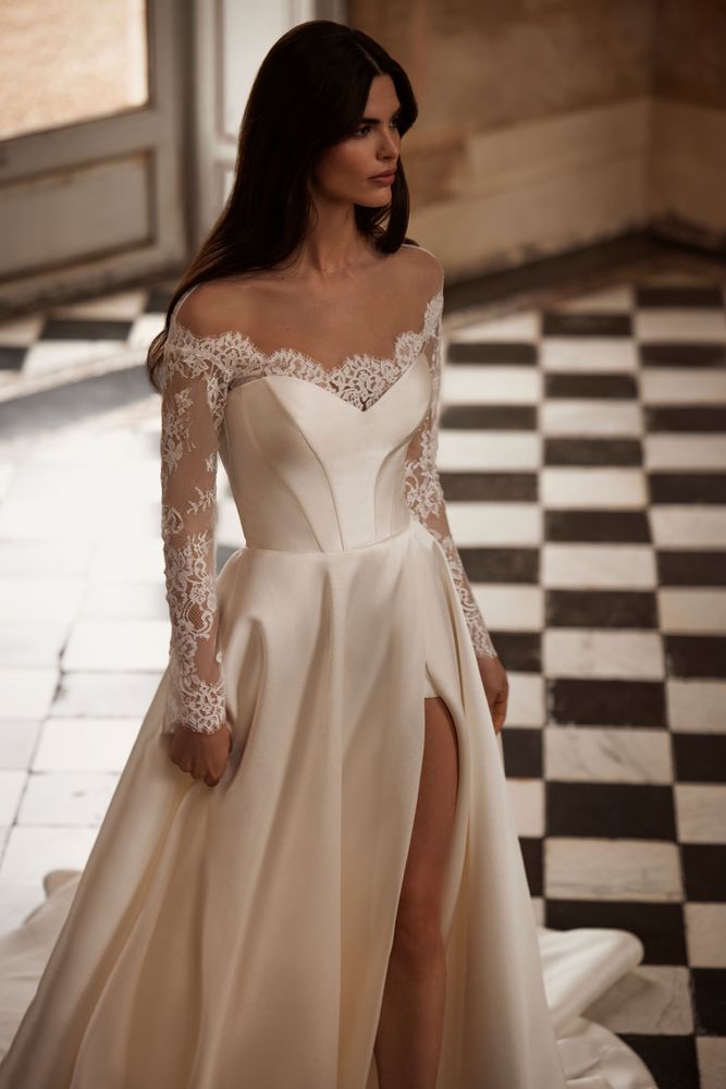 Das Kleid 111 vom Hersteller 111, bei The One - Bridal Couture