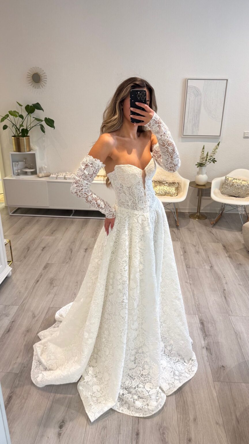 Brautkleid Edwina vom Hersteller THE ONE SELECTION, Brautmodengeschäft The One aus Fulda