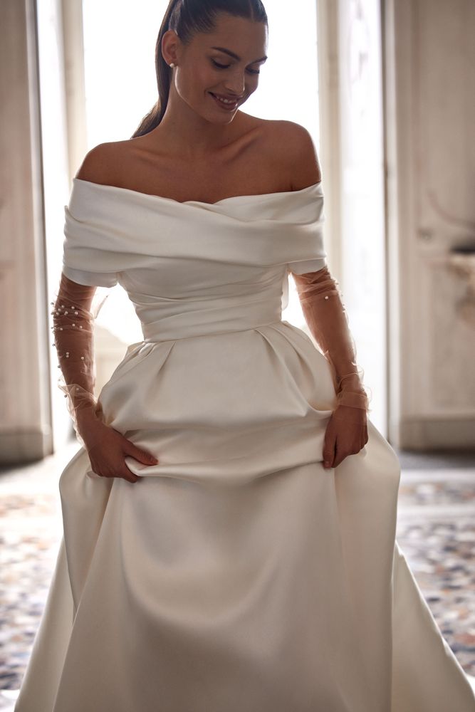 Brautkleid Eridana Bolero vom Hersteller MILLA NOVA, Brautmodengeschäft The One aus Fulda