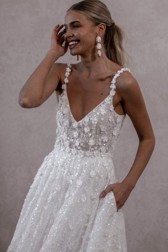 Brautkleid Lenni Flowy vom Hersteller MWL Bridal (made with love bridal), Brautmodengeschäft The One aus Fulda