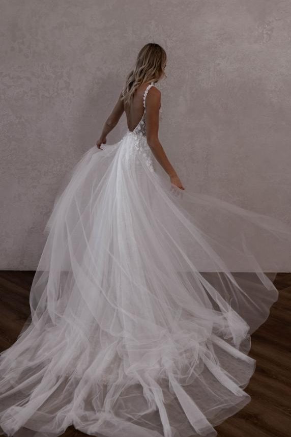 Brautkleid Lenni Overskirt vom Hersteller MWL Bridal (made with love bridal), Brautmodengeschäft The One aus Fulda
