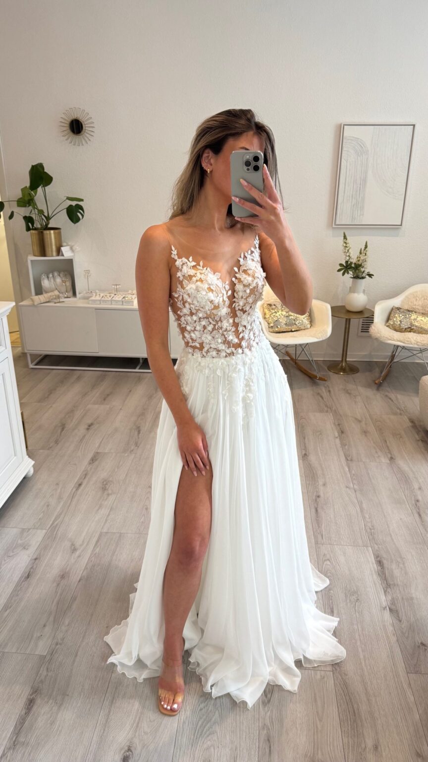 Brautkleid Savigna Chiffon vom Hersteller THE ONE SELECTION, Brautmodengeschäft The One aus Fulda