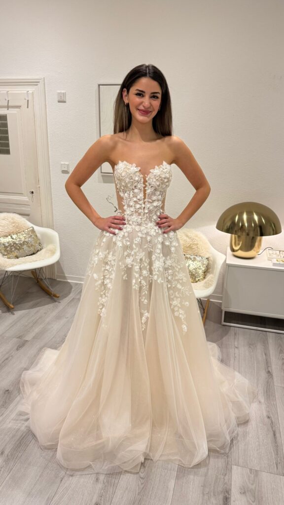 Brautkleid Savigna Corsage vom Hersteller THE ONE SELECTION, Brautmodengeschäft The One aus Fulda