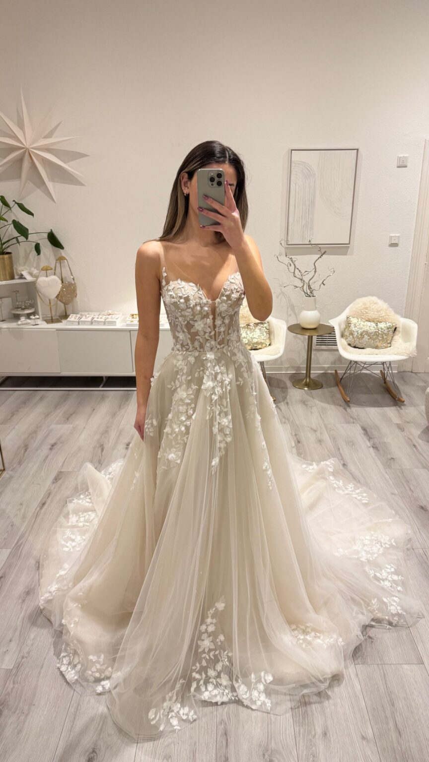 Brautkleid Savigna vom Hersteller THE ONE SELECTION, Brautmodengeschäft The One aus Fulda