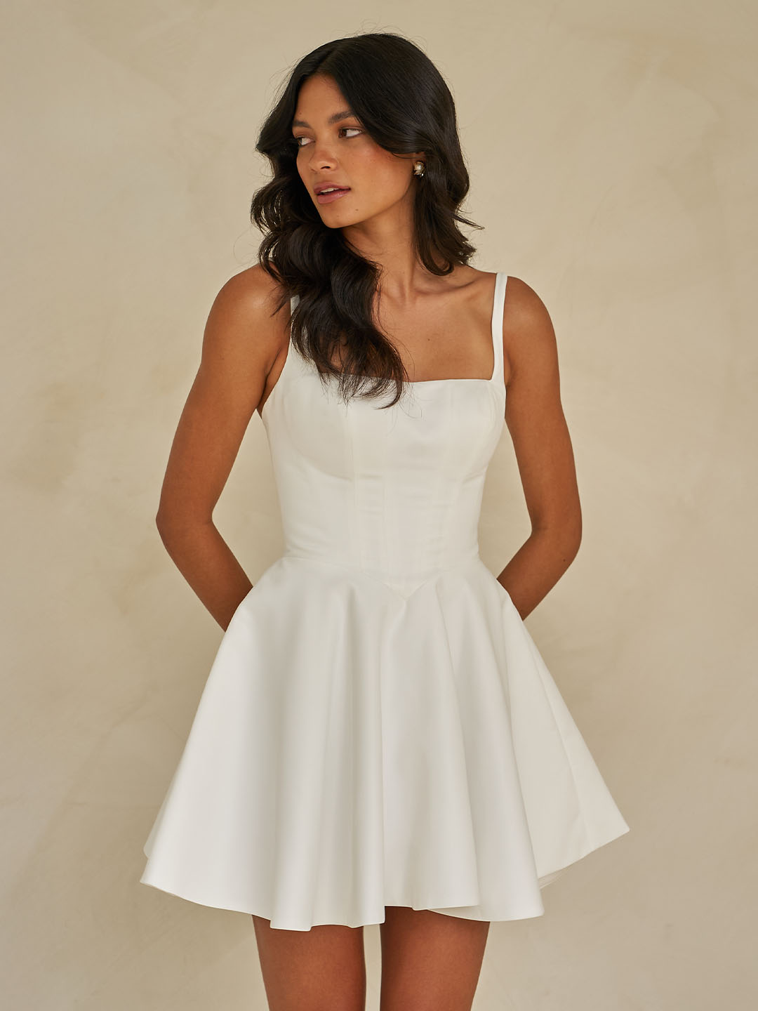Brautkleid Waverly Mae Mini vom Hersteller MADI LANE, Brautmodengeschäft The One aus Fulda