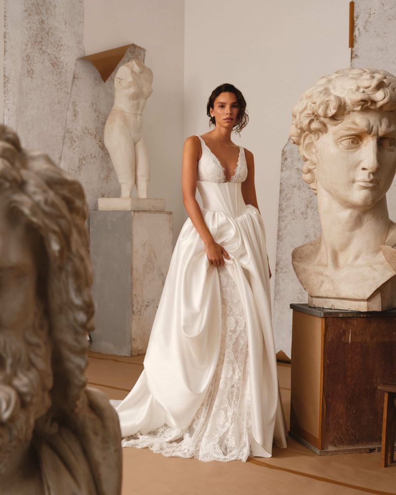 Brautkleid Cosmia Cover Dress vom Hersteller MILLA NOVA, Brautmodengeschäft The One aus Fulda