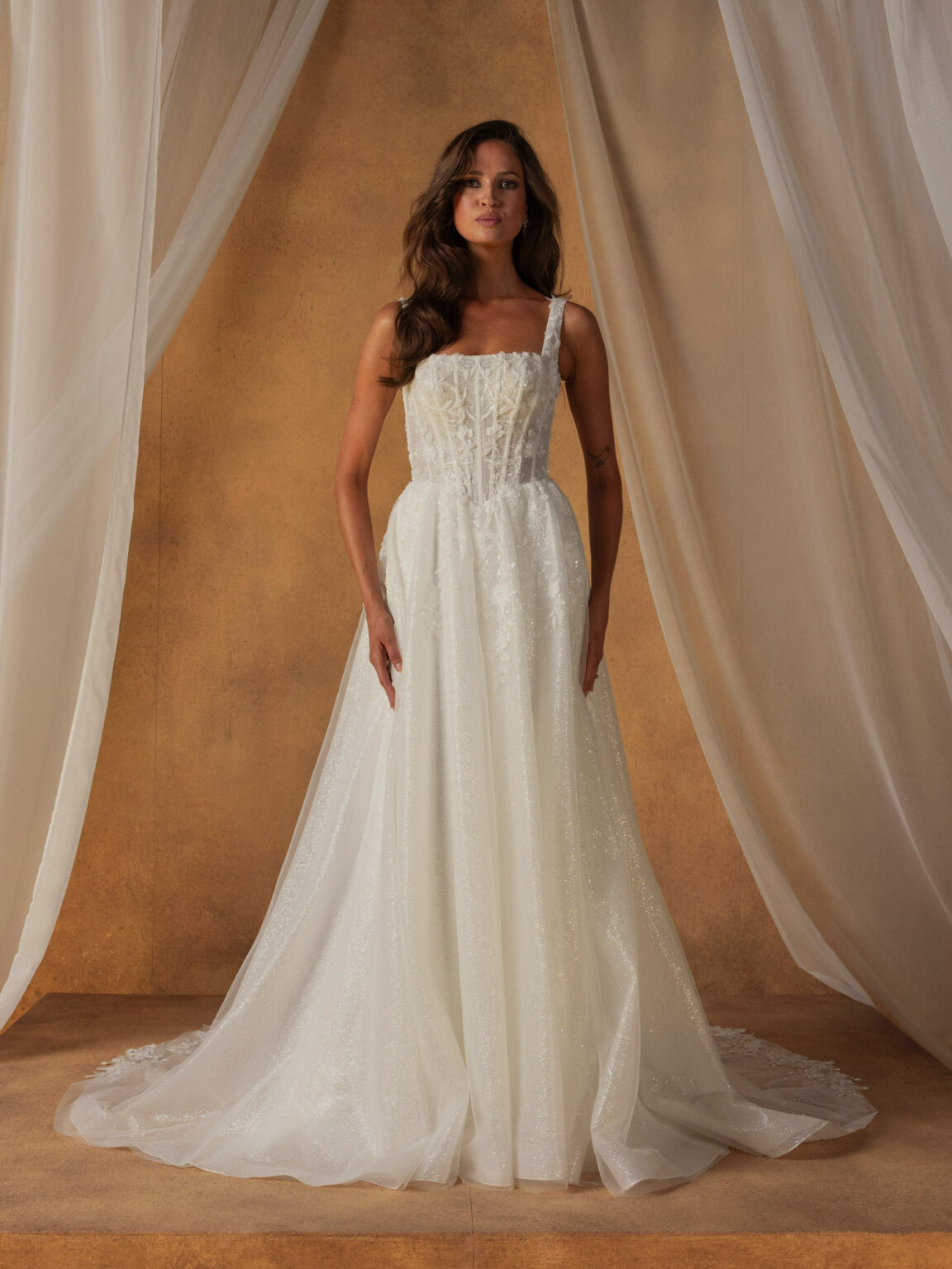 Brautkleid Nixie PT vom Hersteller MADI LANE, Brautmodengeschäft The One aus Fulda