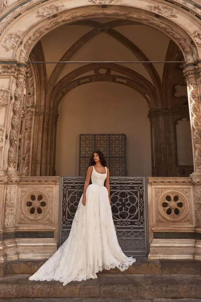 Brautkleid Raphaella vom Hersteller MILLA NOVA, Brautmodengeschäft The One aus Fulda